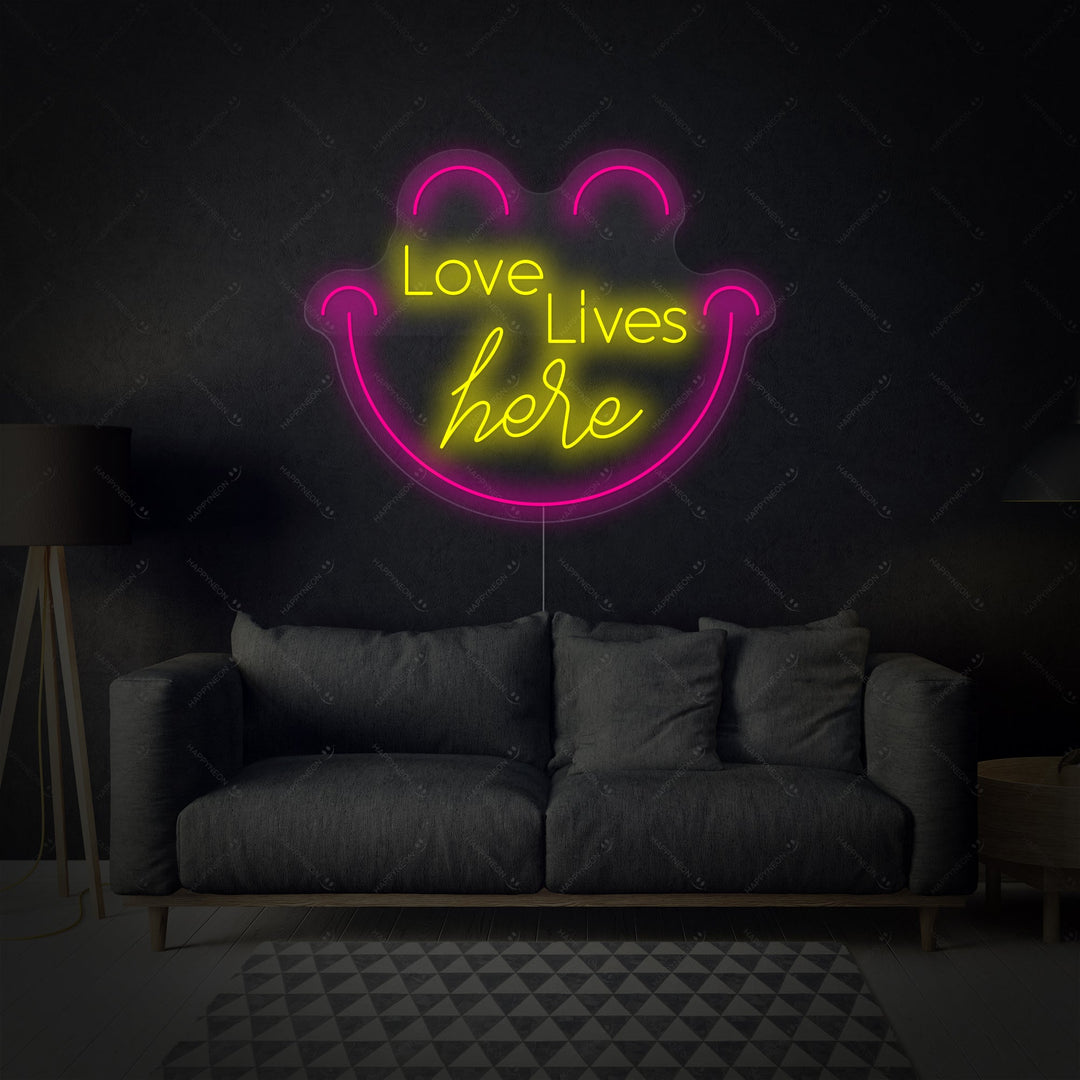 "Love Live Here" Neonschild