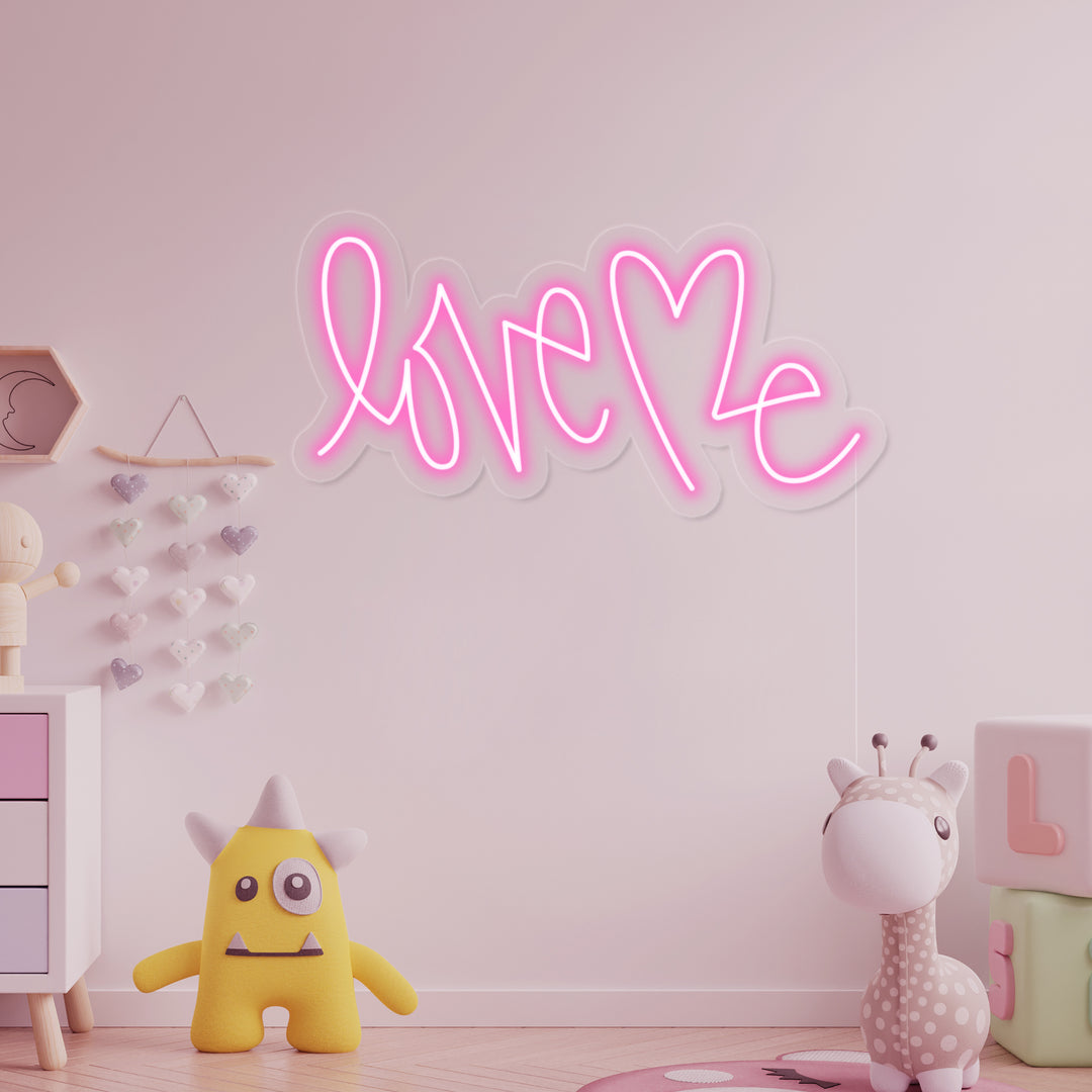 "Love Me" Neonschrift Home Decor
