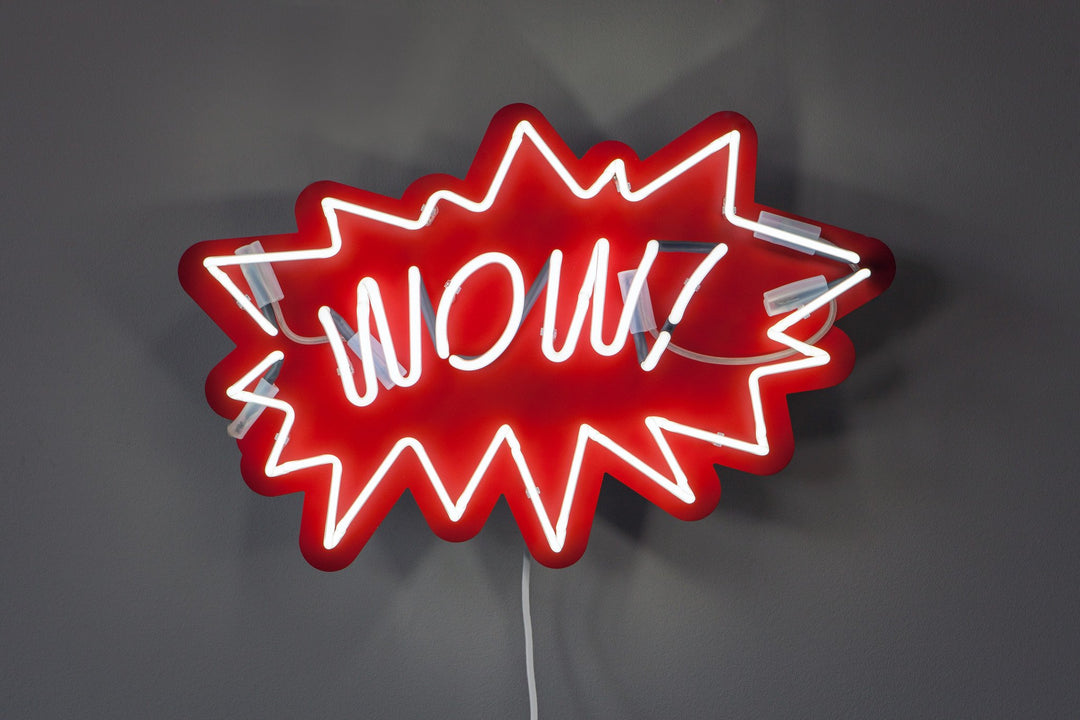 "Wow" Neonschrift