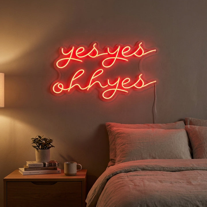 "Yes Yes Ohh Yes" Neonschrift