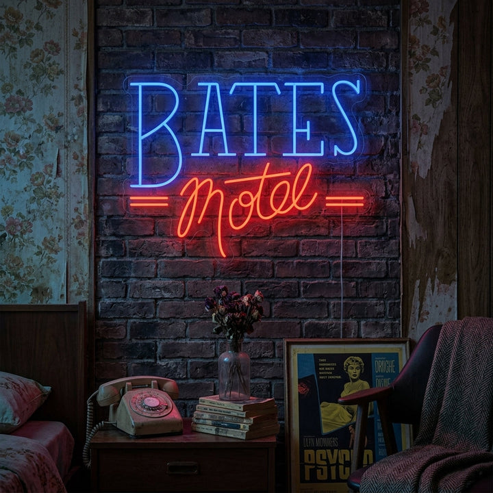 "Bates Motel" Neonschild