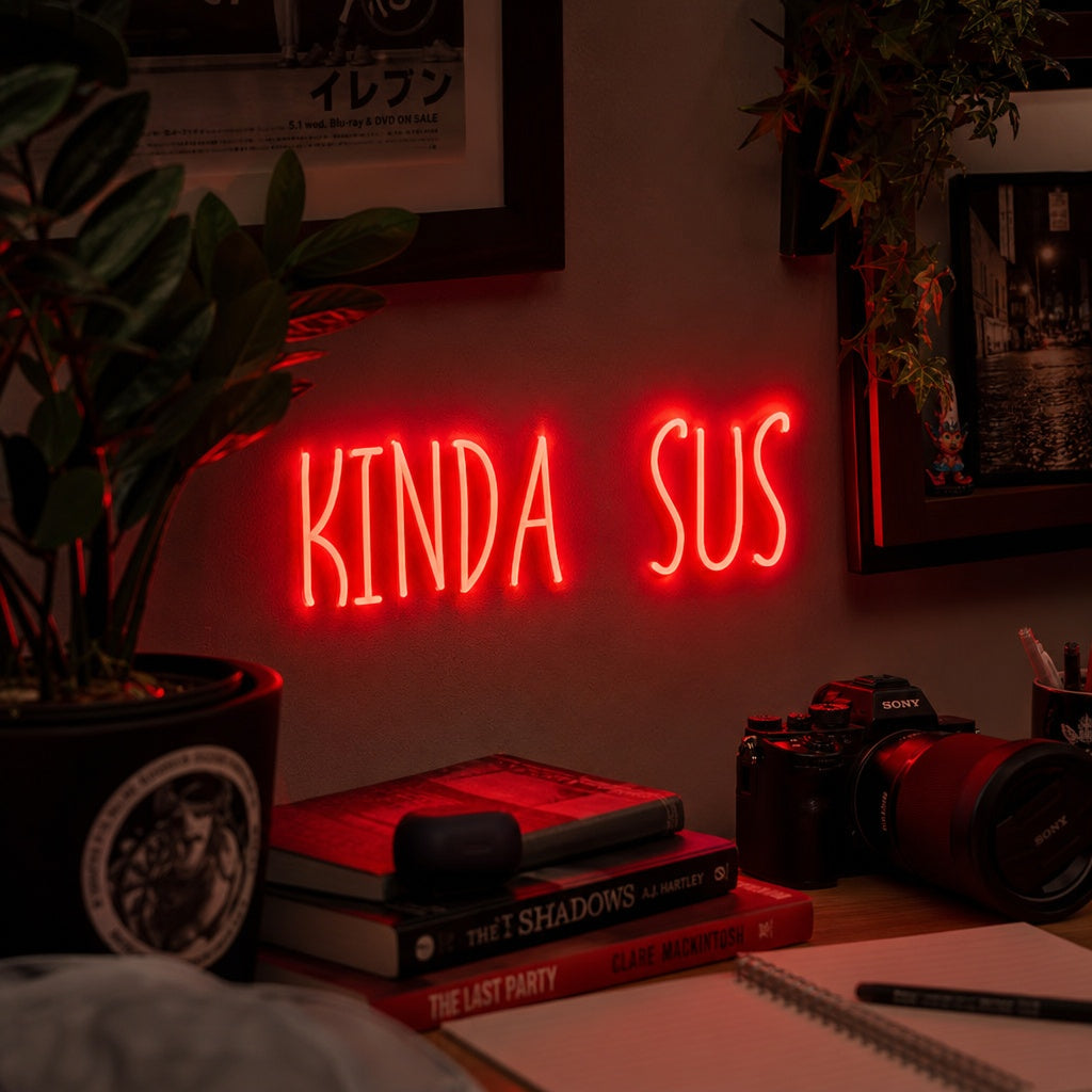 "Kinda Sus, Spielzimmer-Wandkunst" Neonschrift