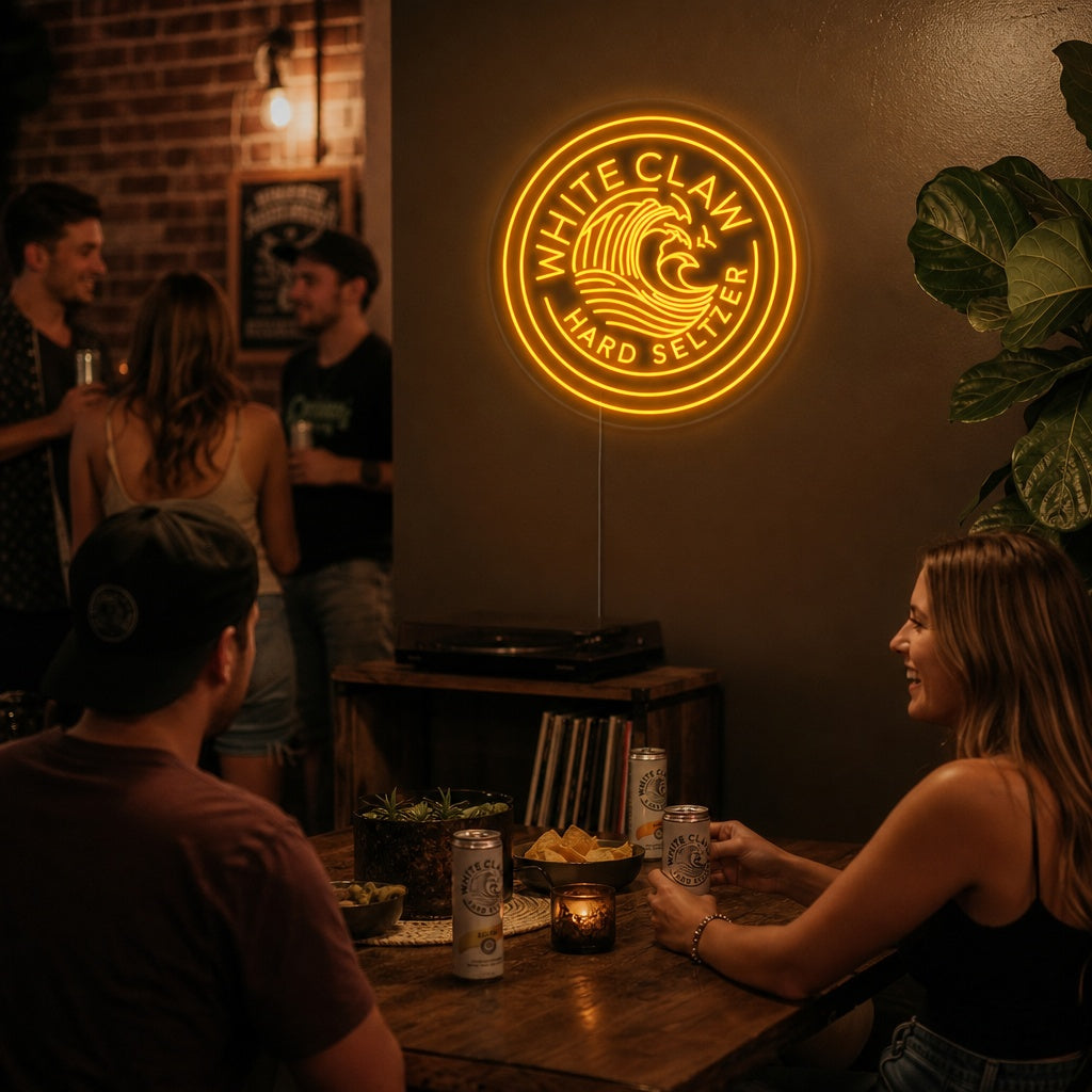 "White Claw Bierbar" Neonschrift