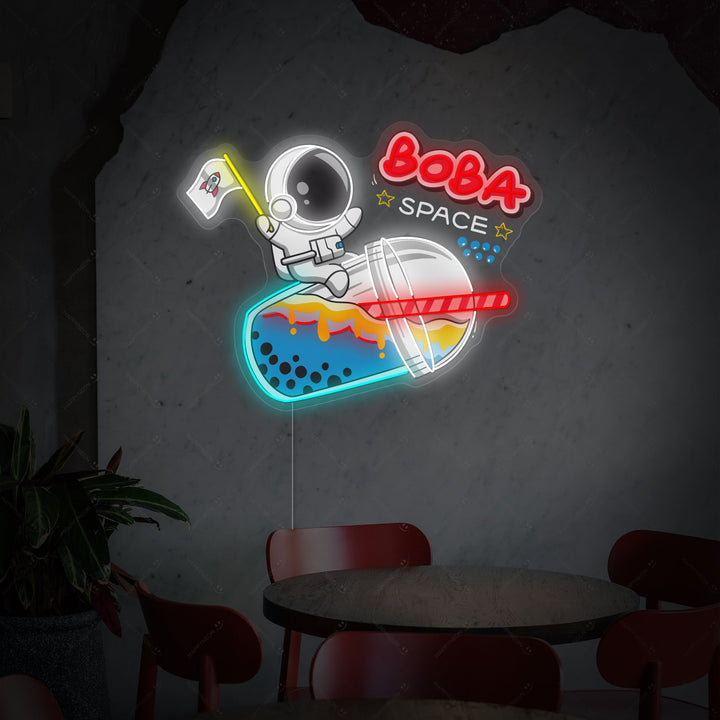 "Astronaut nippt an Boba-Tee" Neonschild