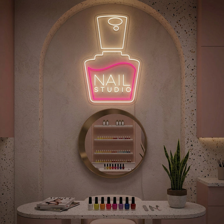 "Nails Studio" Neonschrift