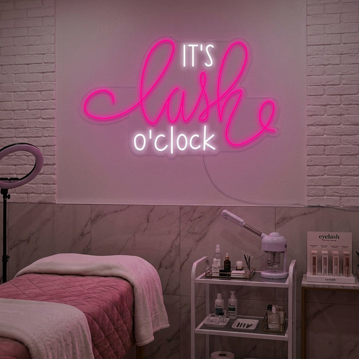 "Its Lashes Oclock" Neonschrift