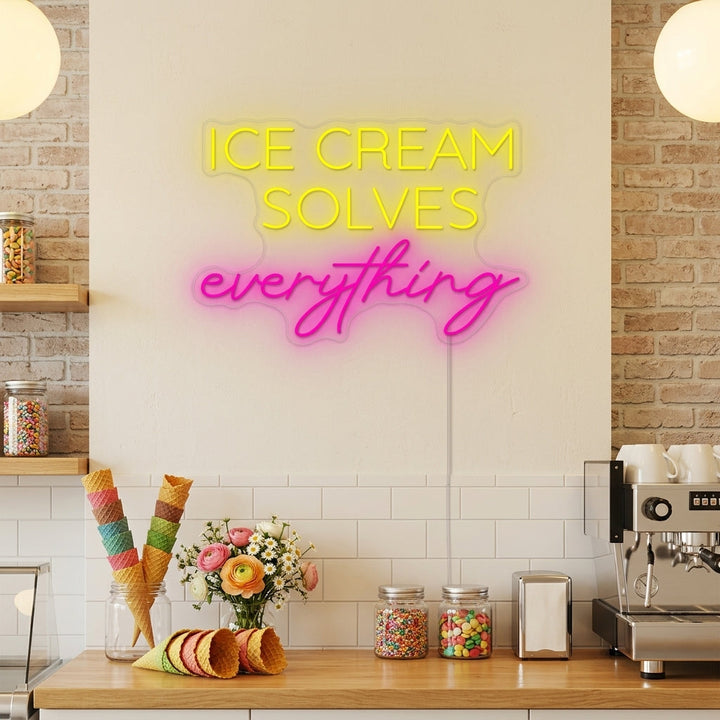 "Ice Cream Solves Everything" Neonschild