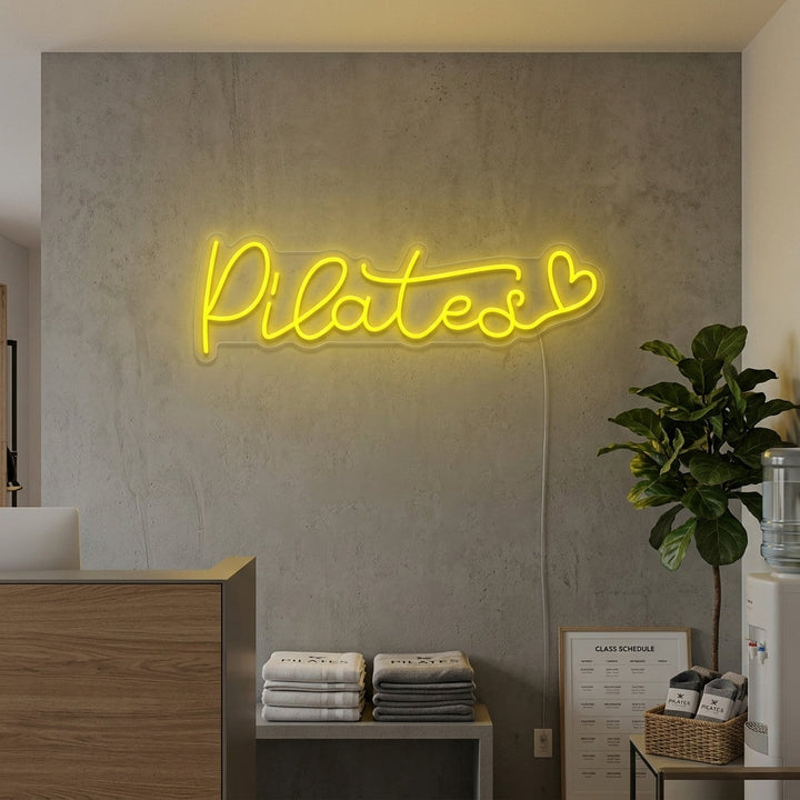 "Pilates Herz" Neonschrift