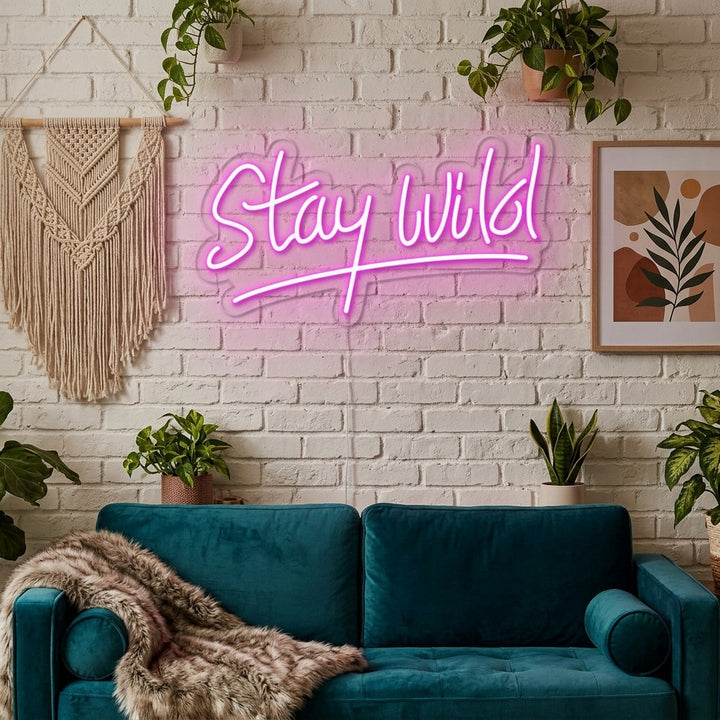 "Stay Wild" Neonschrift