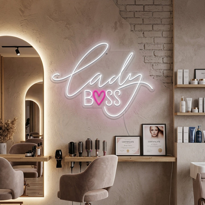 "Lady Boss" Neonschrift