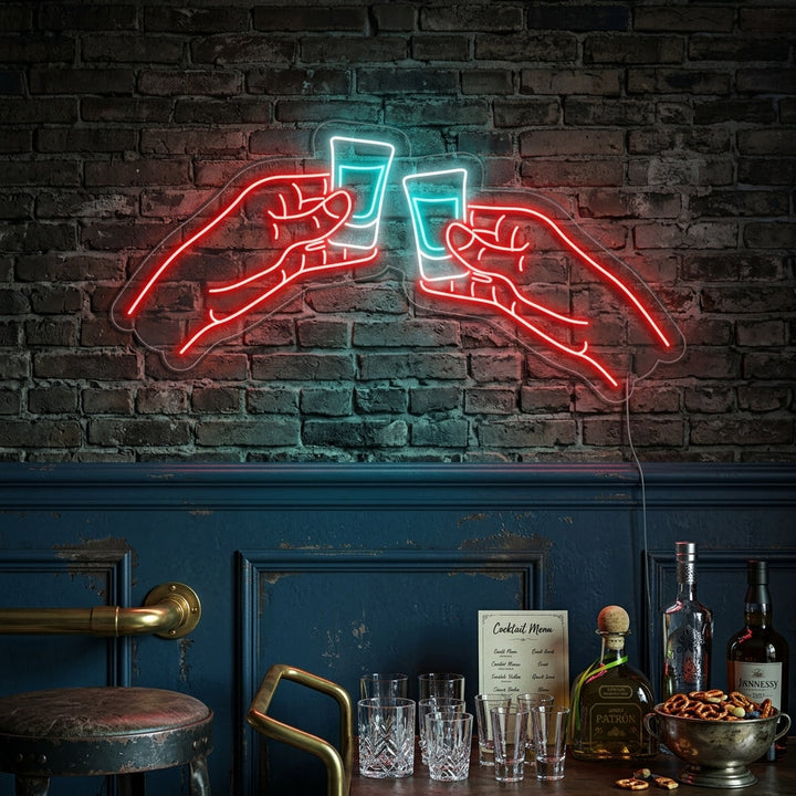 "Zwei Hände, Die Auf Wodka- Oder Tequila-Shots Anstoßen Bar" Neonschrift