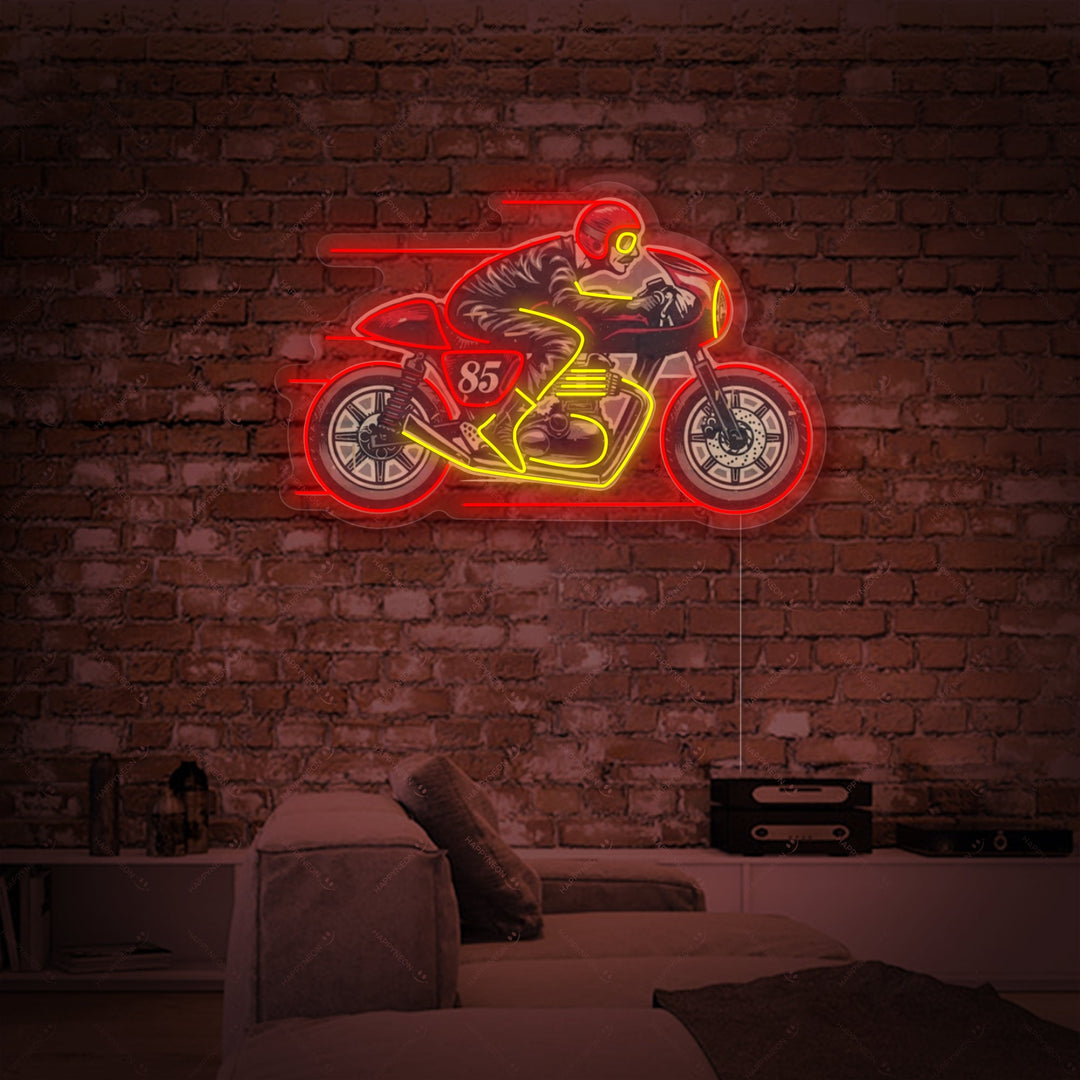 "Mann auf altem Cafe Racer-Motorrad" Neonschild