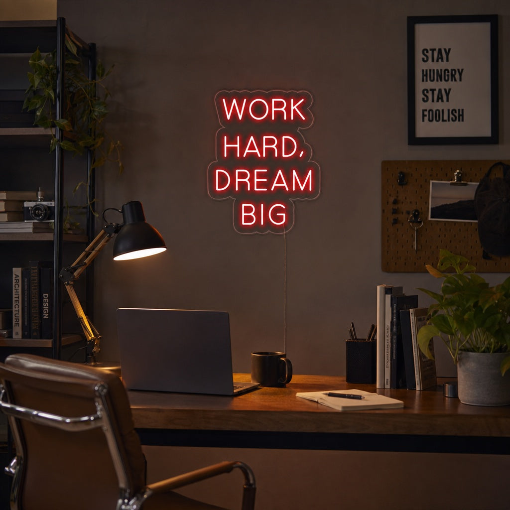 "Work Hard Dream Big" Neonschrift