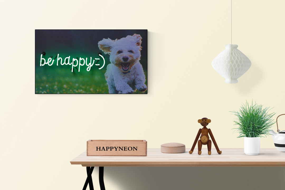 "Be Happy" Neon auf Leinwand