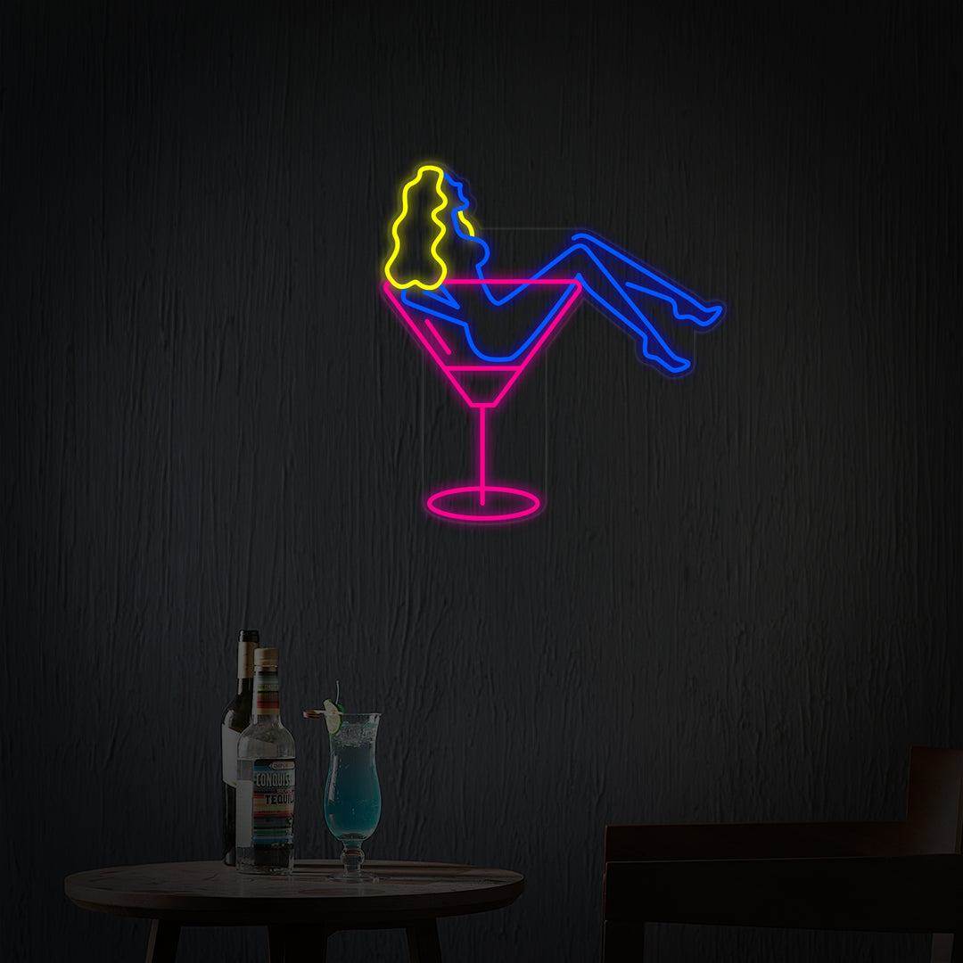 "Die Frau Von Burlesque Nights Und Cocktailglas" Neonschrift