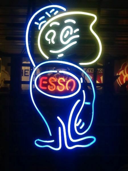 "Esso Oil" Neonschrift