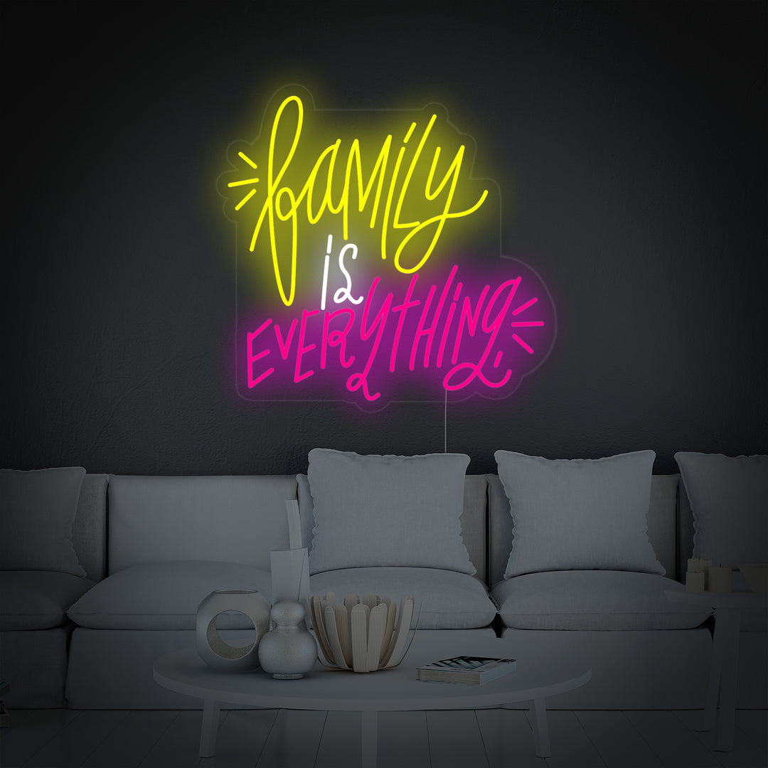 "Family is Everything" Neonschrift
