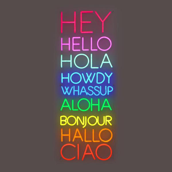 "Hey Hello Hola Howdy Whassup Aloha Hallo Bonjour Ciao" Neonschrift
