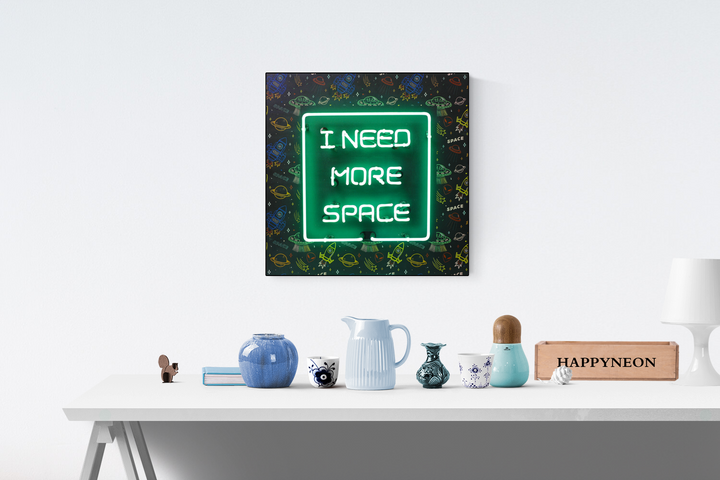 "I Need More Space" Neon auf Leinwand