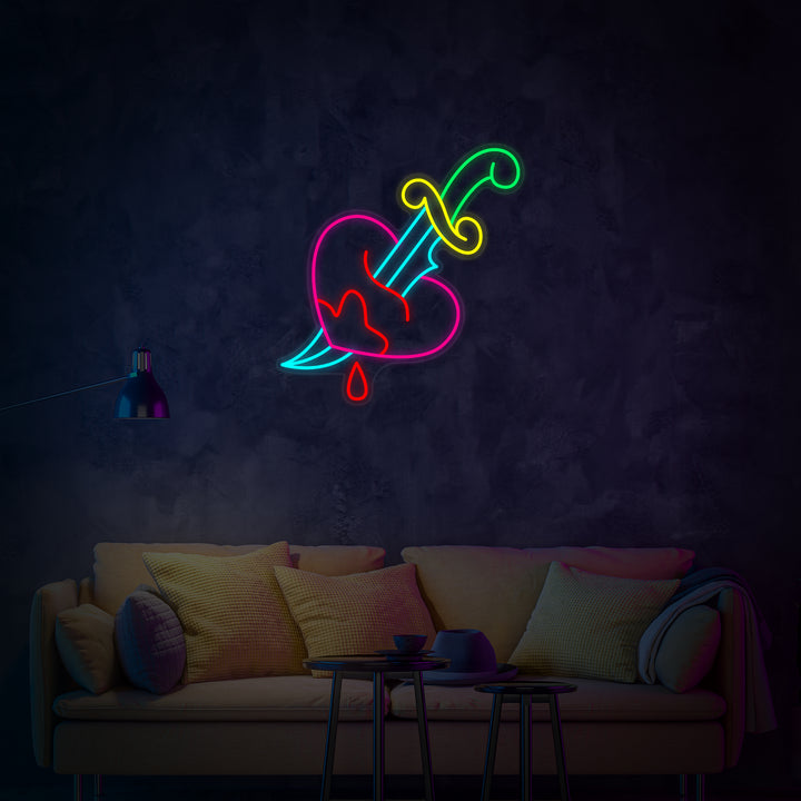 "Messer, Herzschmerz, Liebe" Neonschrift