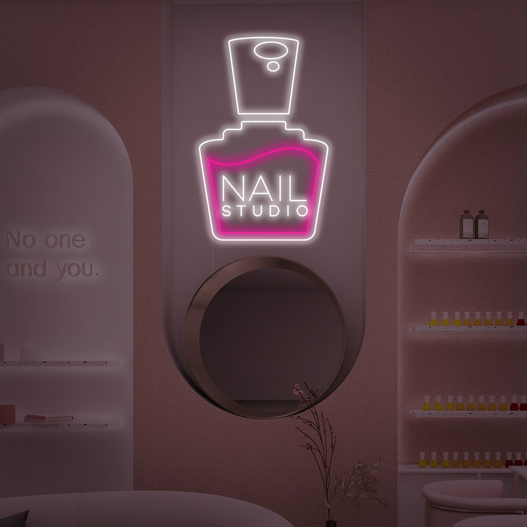 "Nails Studio" Neonschrift