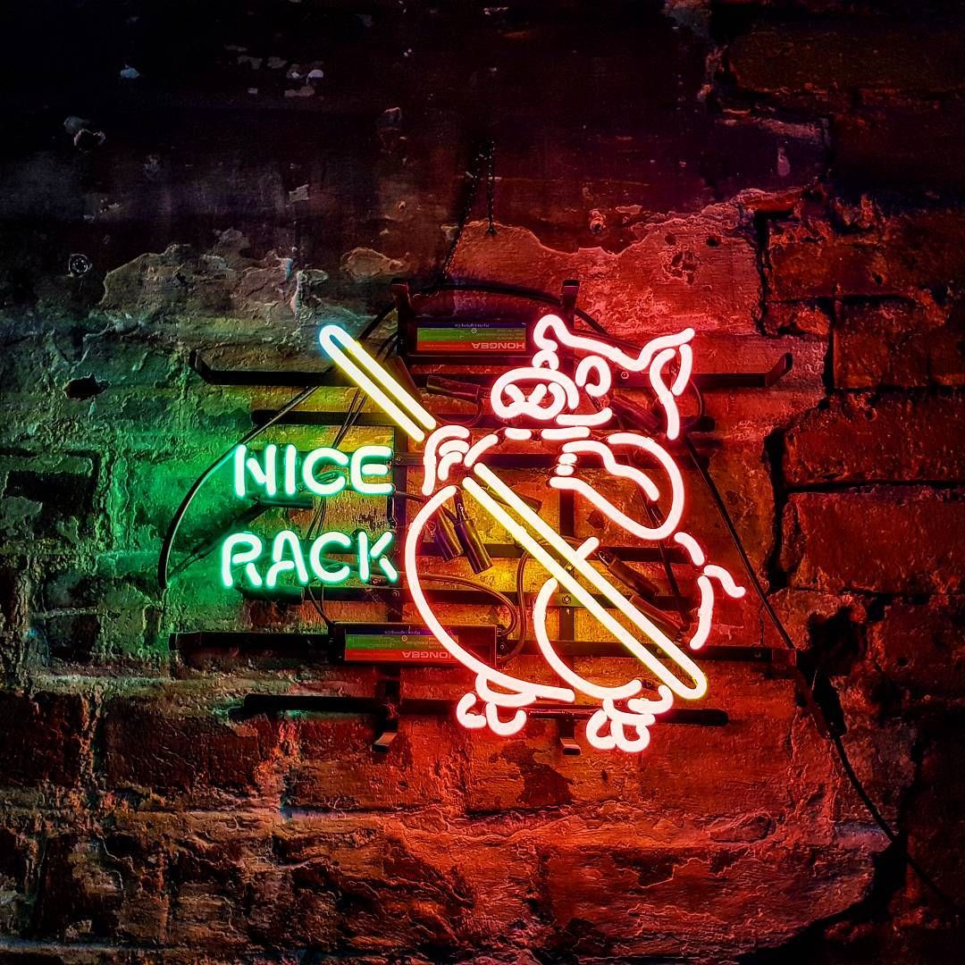 "Nice Rack" Neonschrift