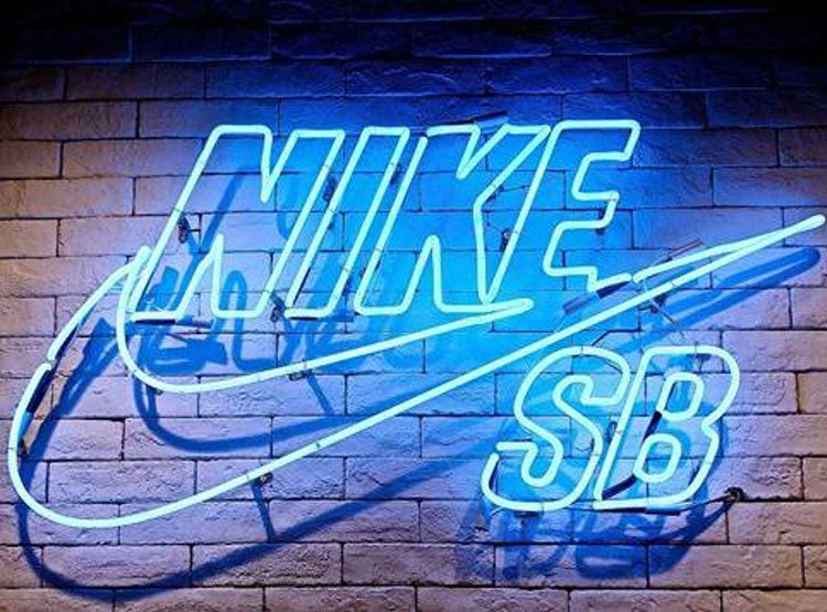 "Nike SB" Neonschrift