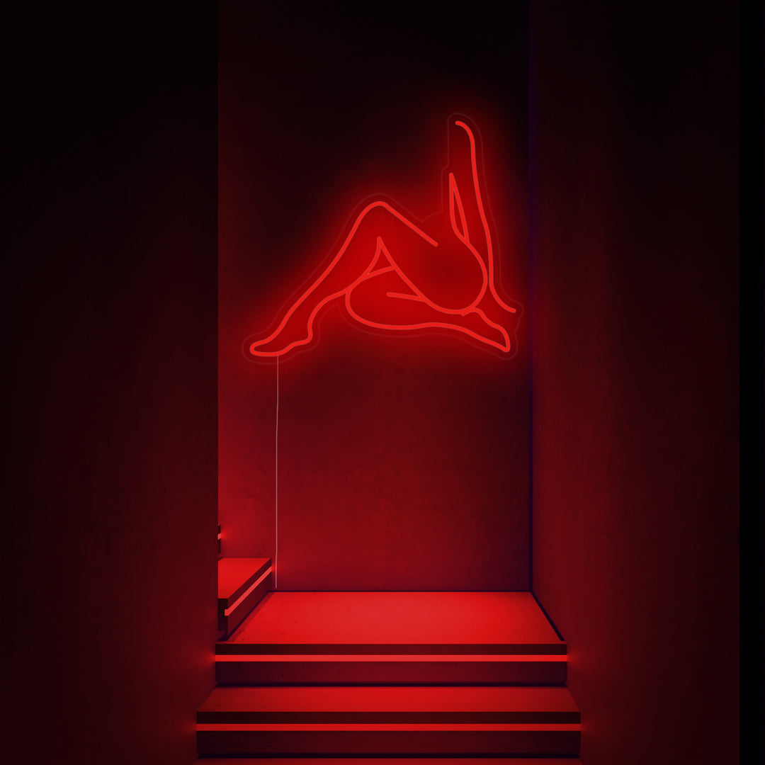 "Nacktes Mädchen In Eleganter Pose Sitzend" Neonschrift