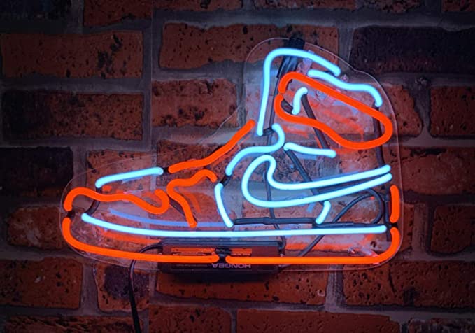 "NK Rote Stiefel Turnschuhe Schuhe" Neonschrift