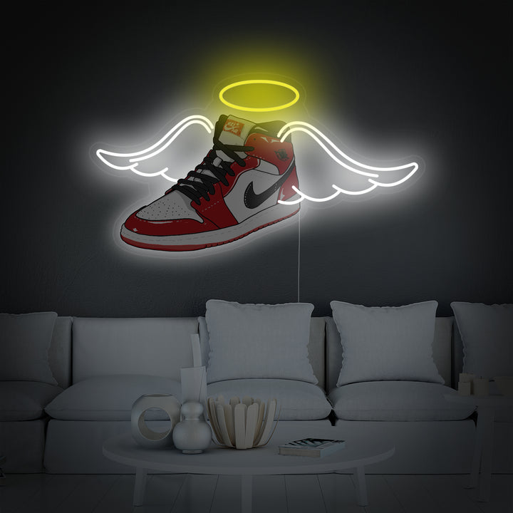 Sneaker mit Flügeln UV-Motiv Neonschild