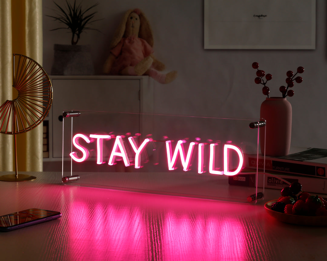 "Stay Wild" Schreibtisch LED Neonschrift