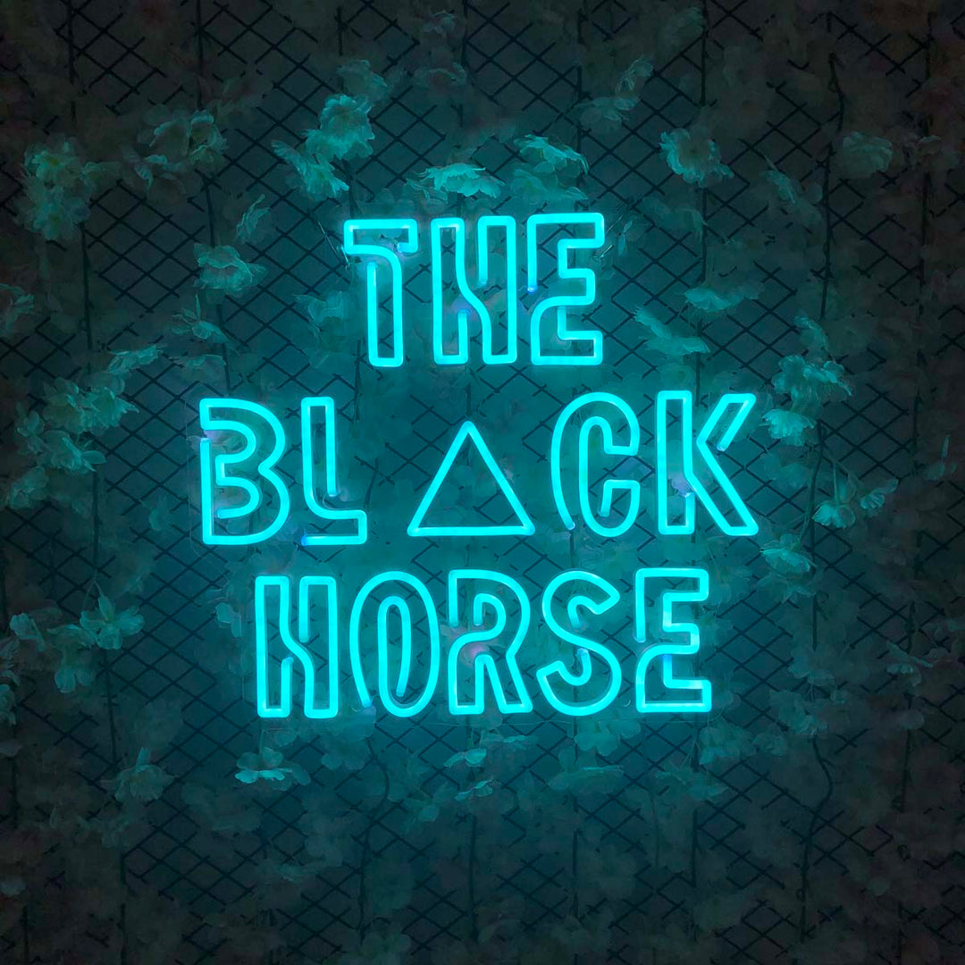 "The Black Horse" Neonschrift