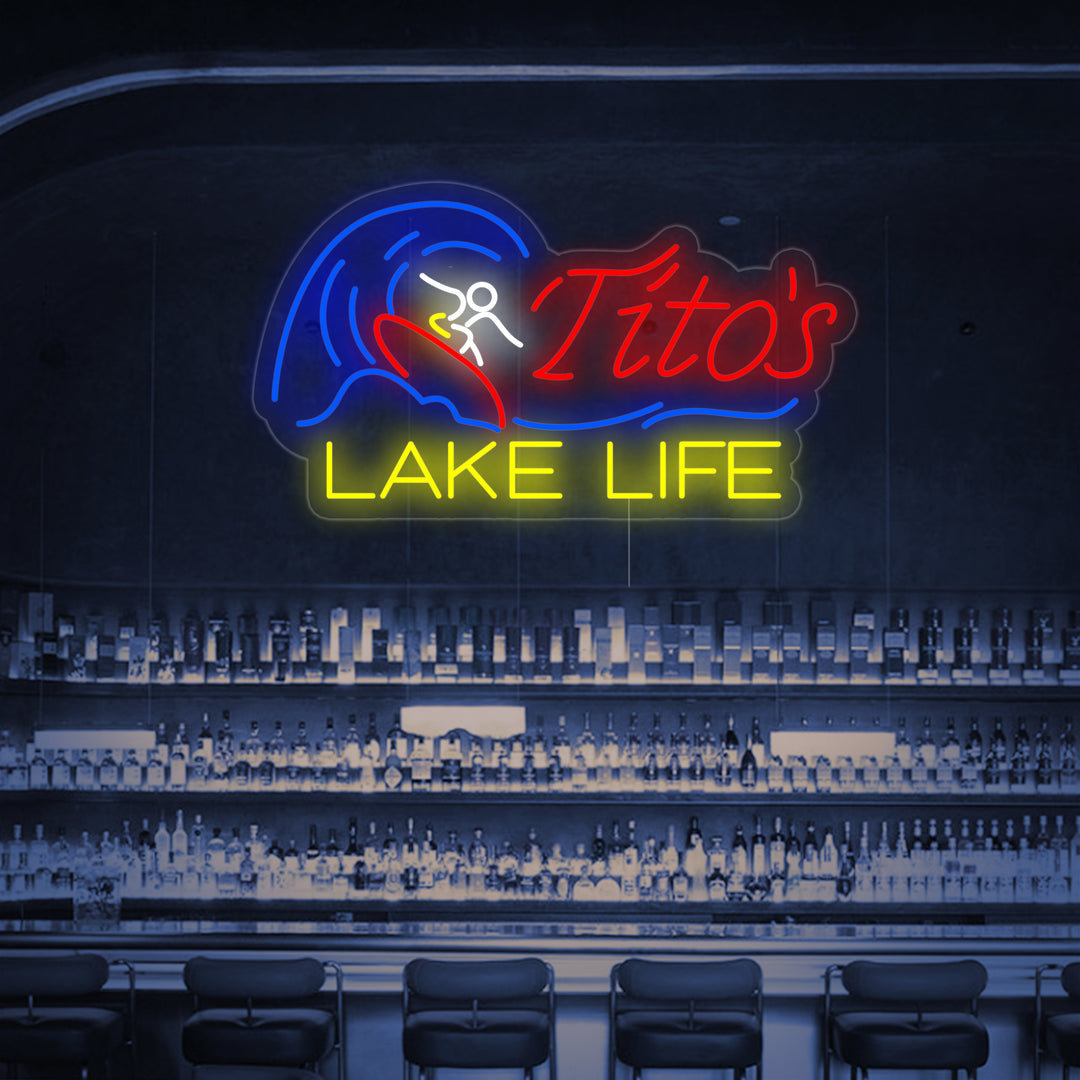 "Titos Lake Life Bierbar" Neonschrift