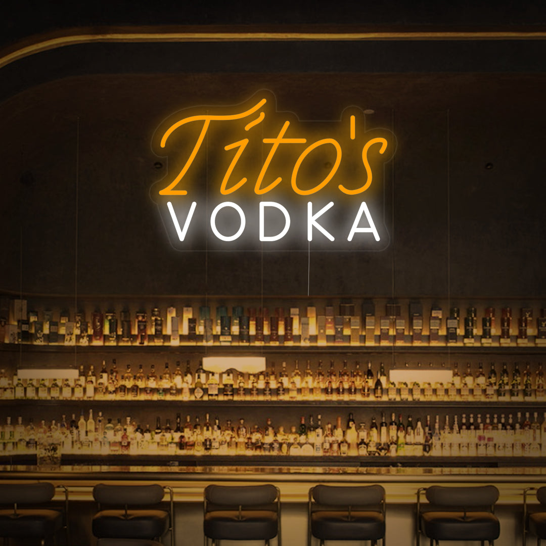 "Vintage Titos Vodka Bierbar" Neonschrift