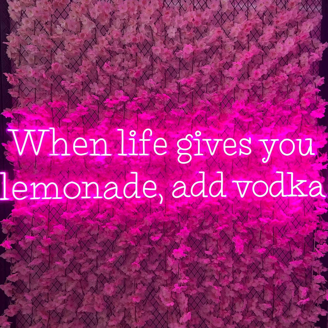 "When Life Gives You Lemonade Add Vodka" Neonschrift
