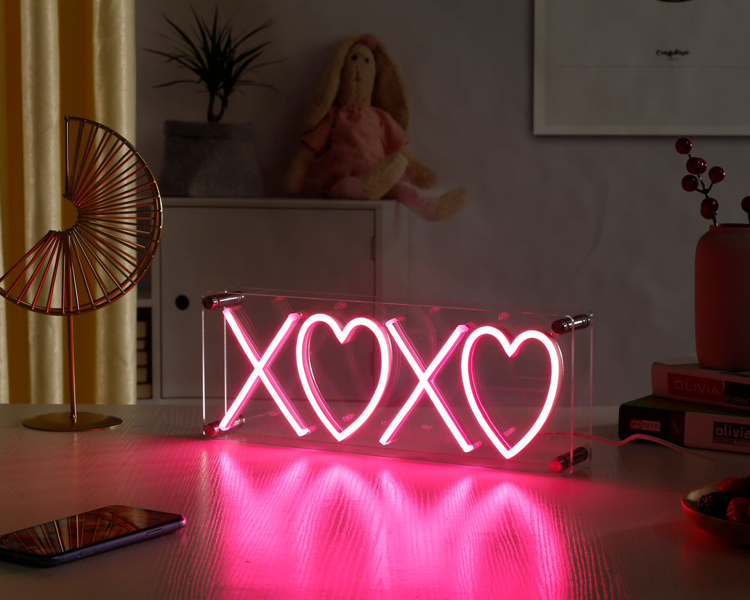 "XOXO" Schreibtisch LED Neonschrift