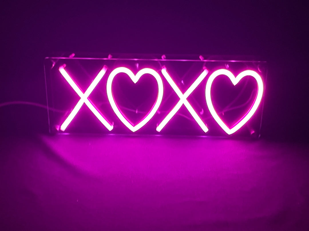 "XOXO" Schreibtisch LED Neonschrift
