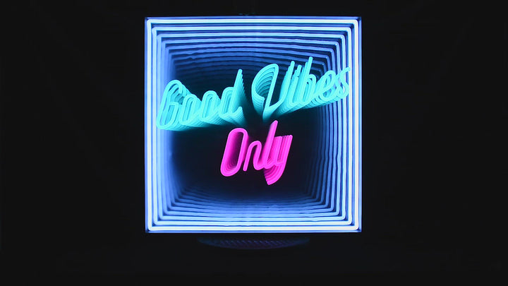 "Good Vibes Only" 3D Unendlichkeits LED Neonschrift